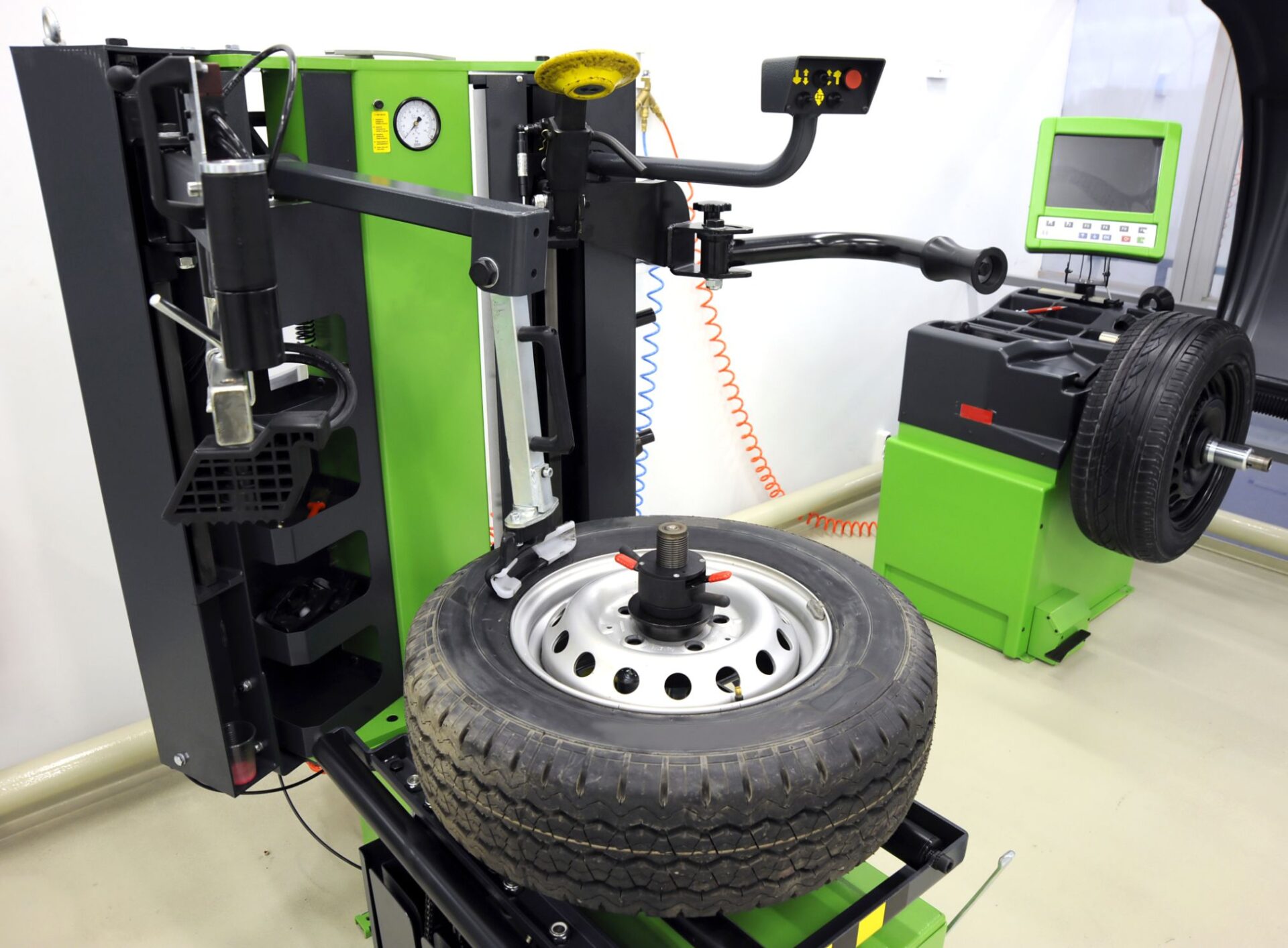 Top 5 Main Causes of Steering Wheel Shakes When Brakes At High speeds