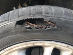 Read more about the article Broken Belt In Tire Symptoms Causes And Safe Fix