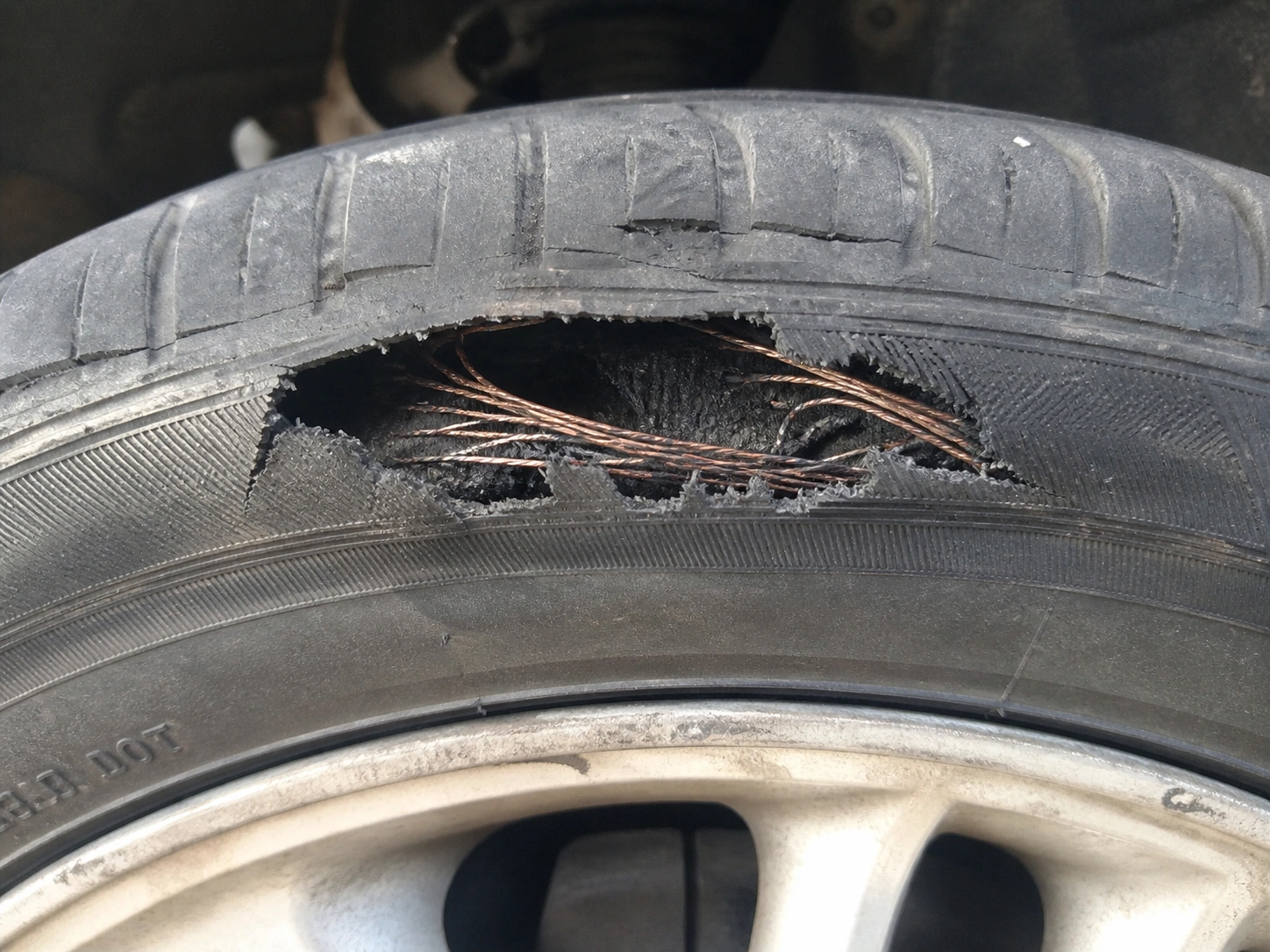 You are currently viewing Broken Belt In Tire Symptoms Causes And Safe Fix