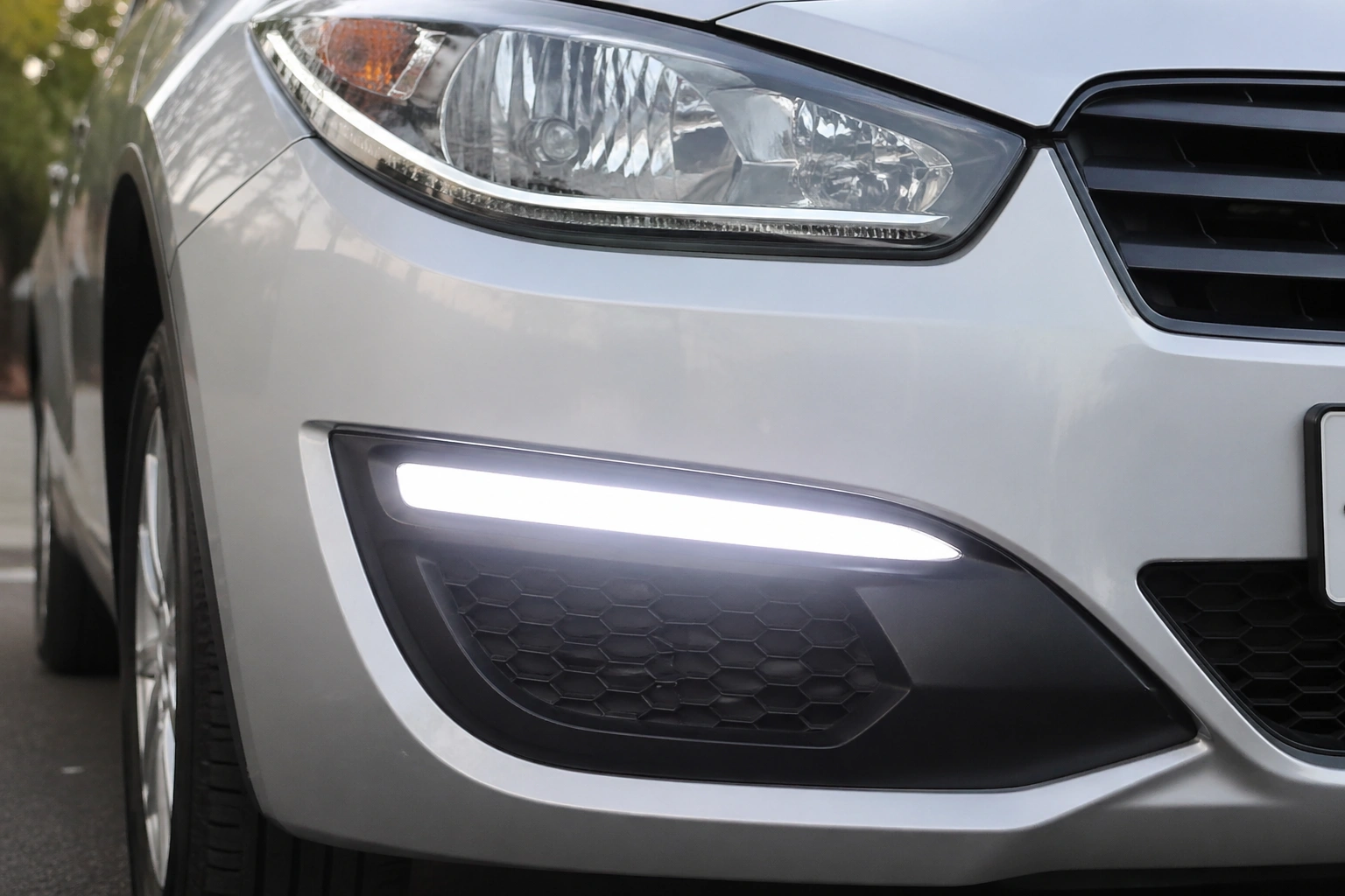 You are currently viewing What Does DRL Mean On A Car And Why It Matters